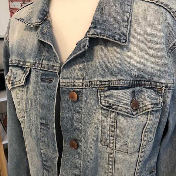 Old Navy Light-Wash Denim Jacket - Picture 4 of 5